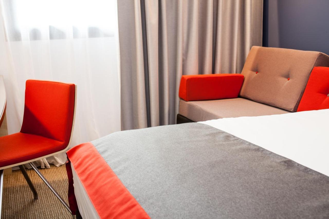 Holiday Inn Express Toulouse Airport By Ihg Blagnac Exterior photo