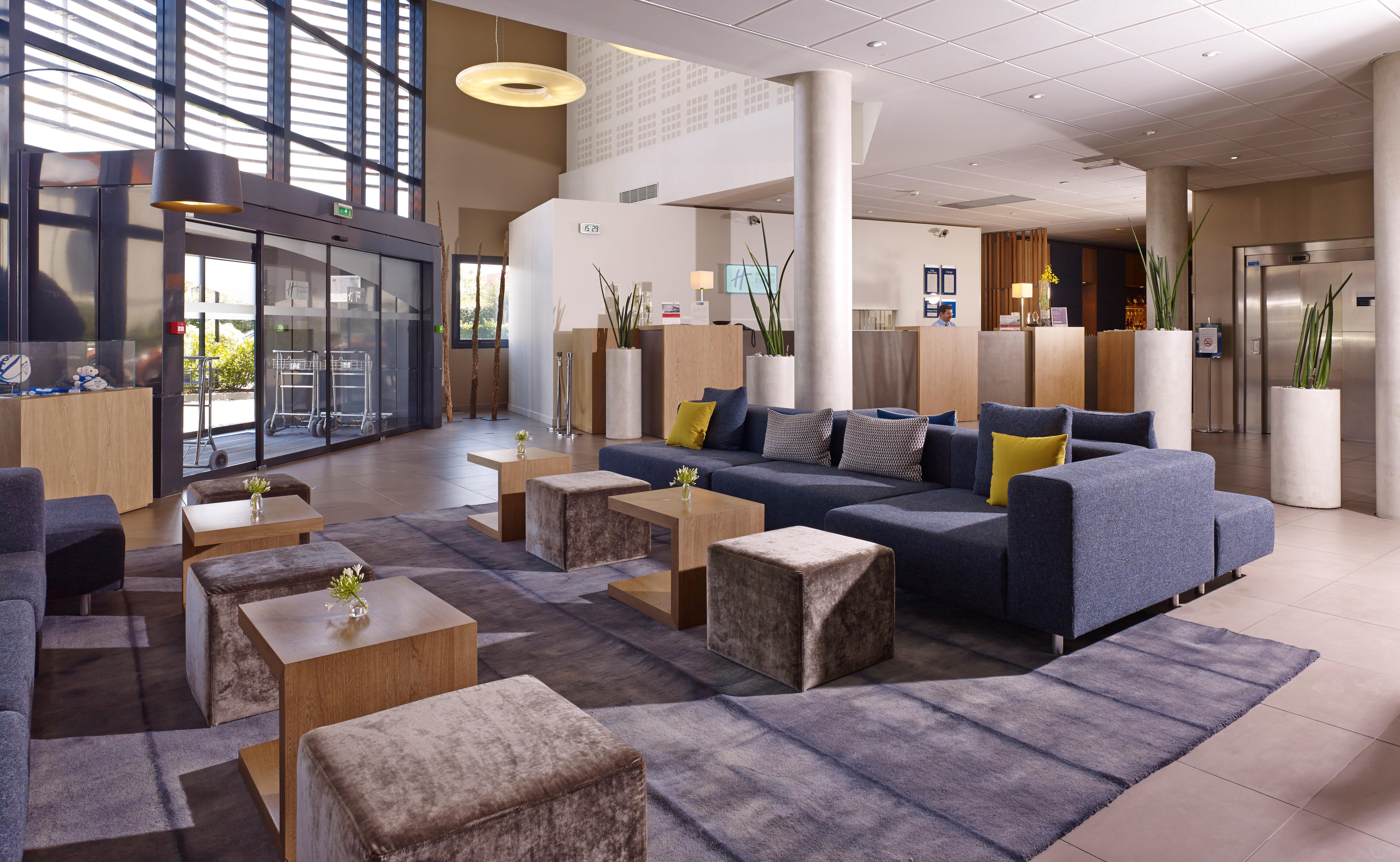 Holiday Inn Express Toulouse Airport By Ihg Blagnac Interior photo