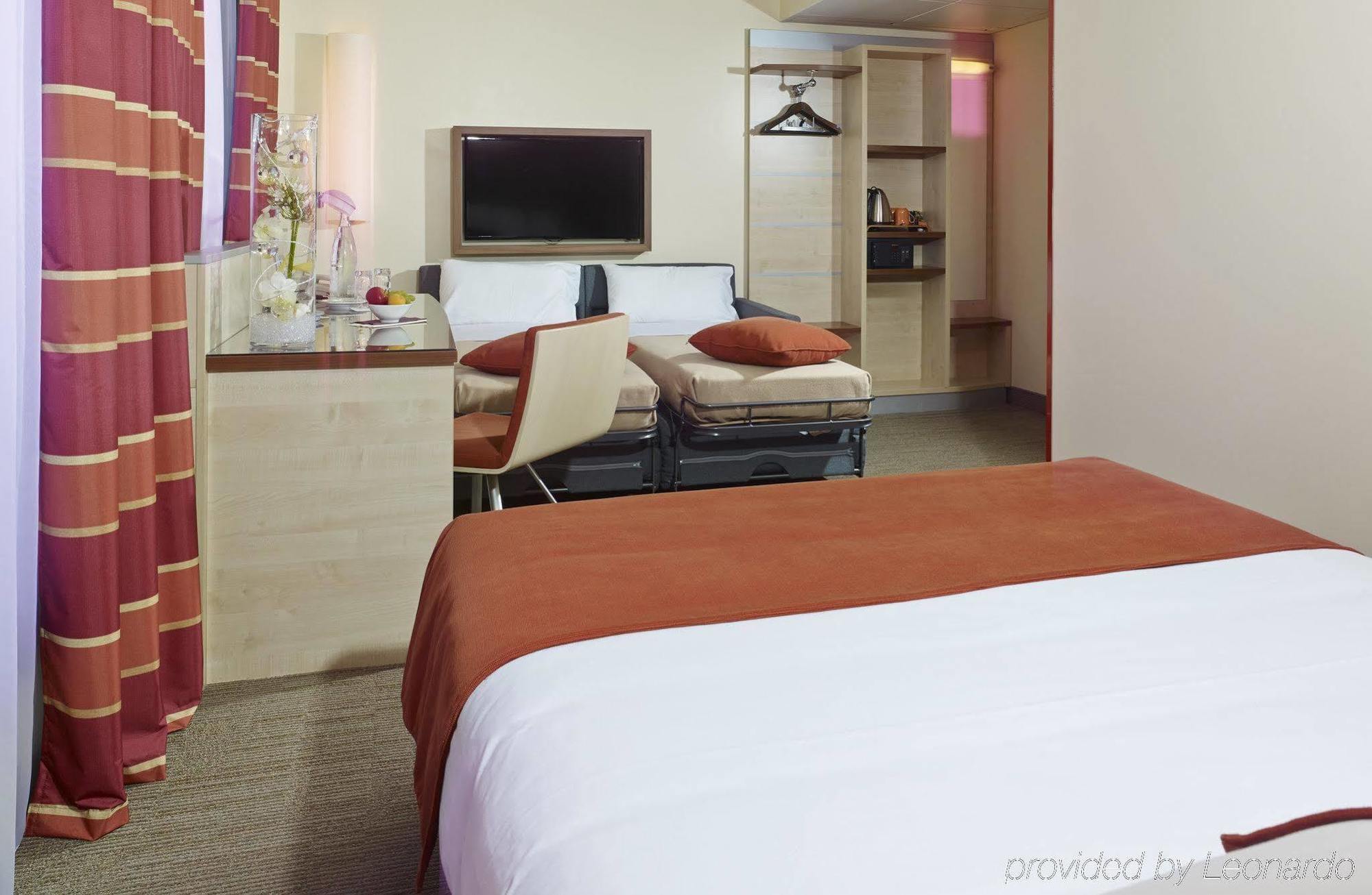Holiday Inn Express Toulouse Airport By Ihg Blagnac Exterior photo