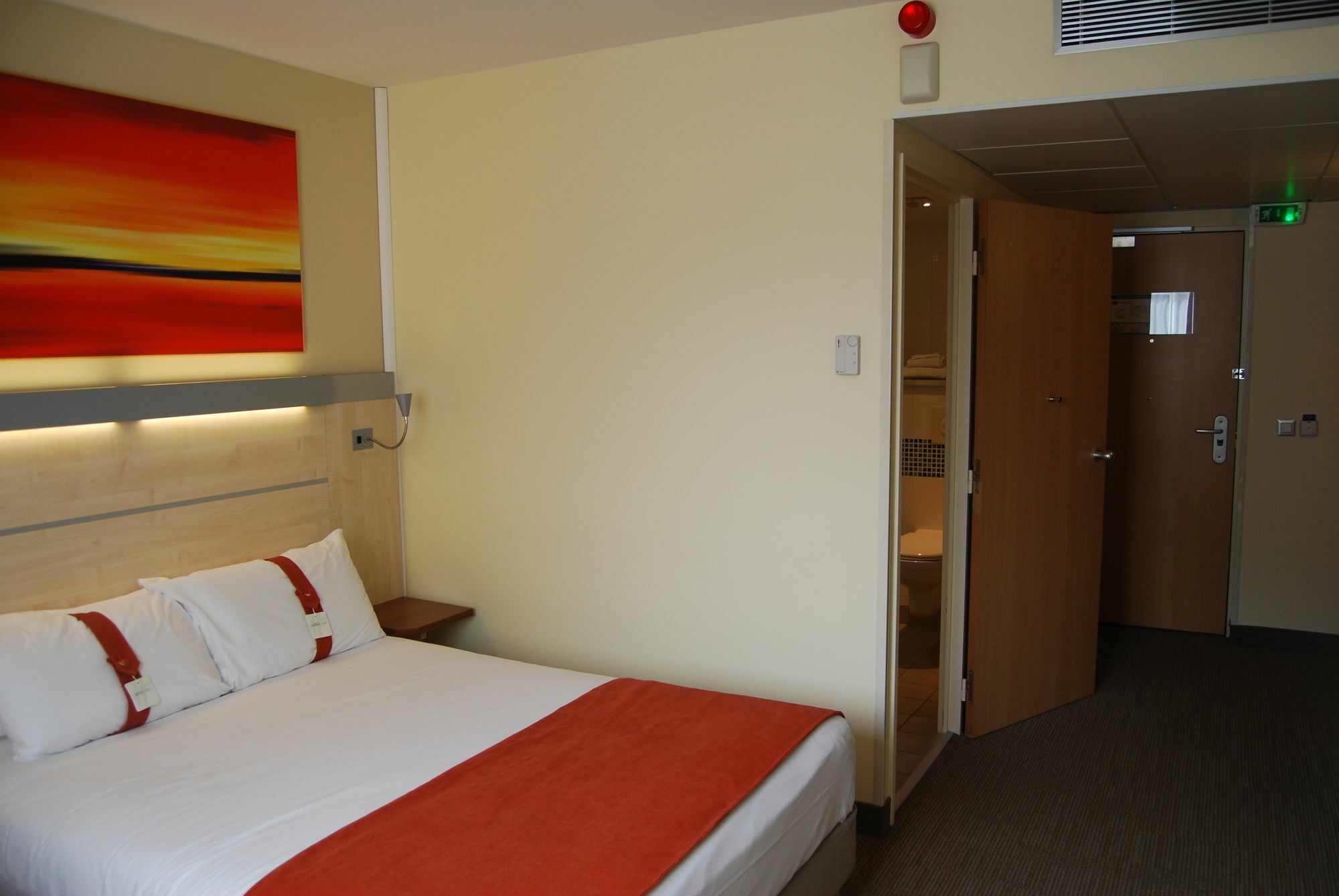 Holiday Inn Express Toulouse Airport By Ihg Blagnac Exterior photo